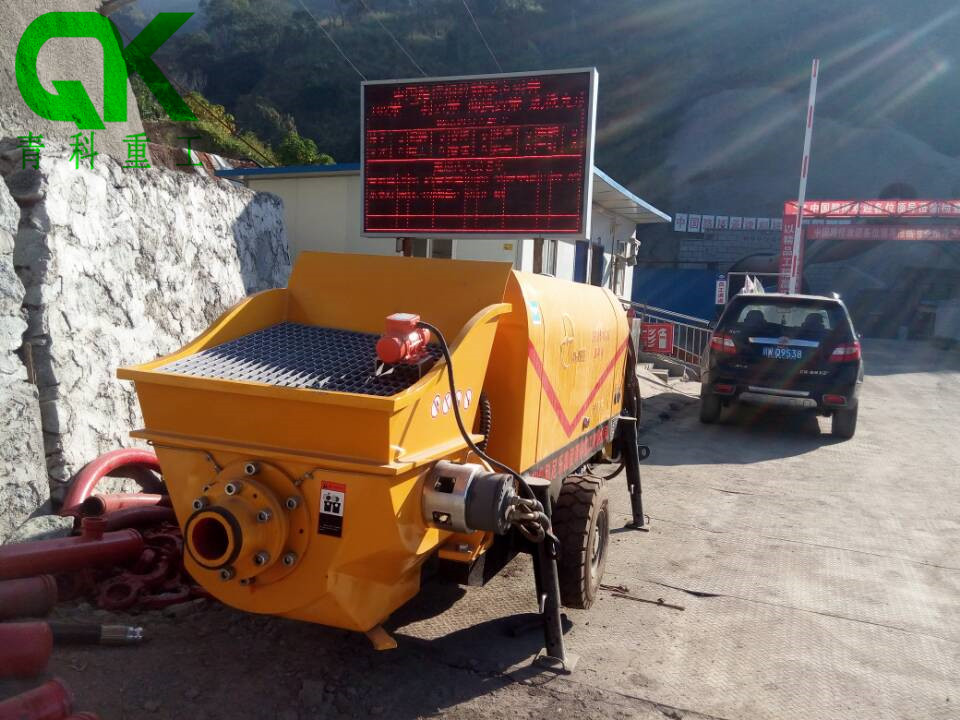 搅拌拖泵、混凝土泵、青科重工、细石泵、湿喷台车