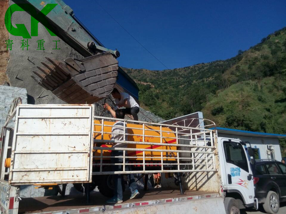 搅拌拖泵、混凝土泵、青科重工、细石泵、湿喷台车