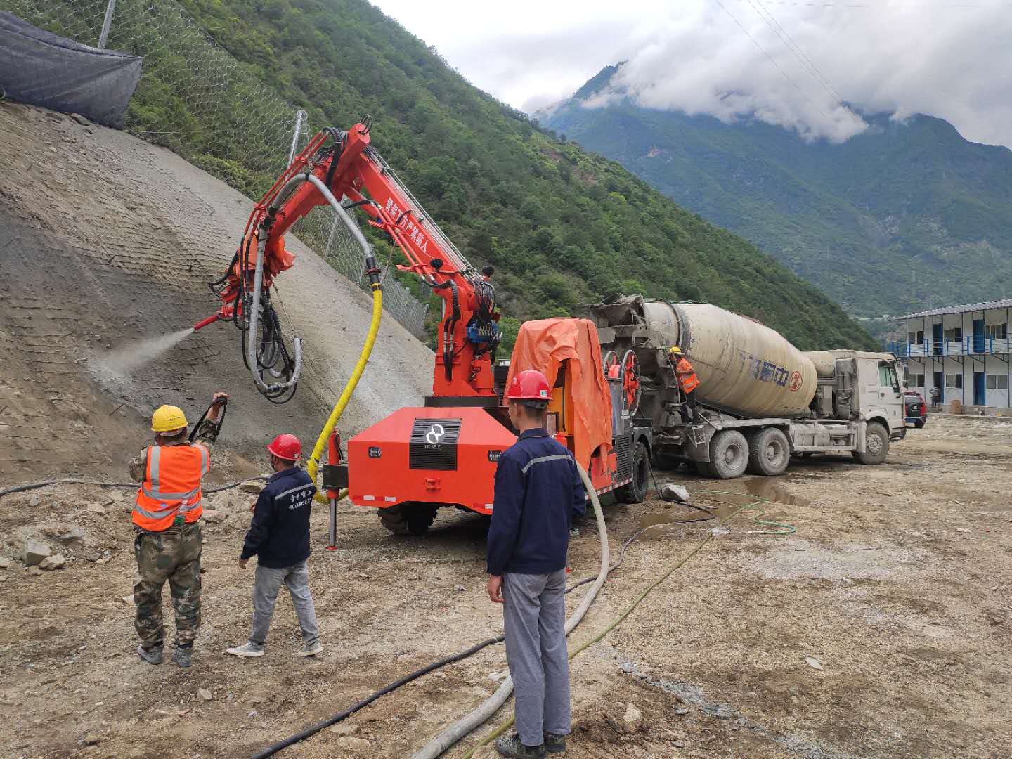 混凝土泵 青科重工 湿喷台车 混凝土泵 青科重工 湿喷台车