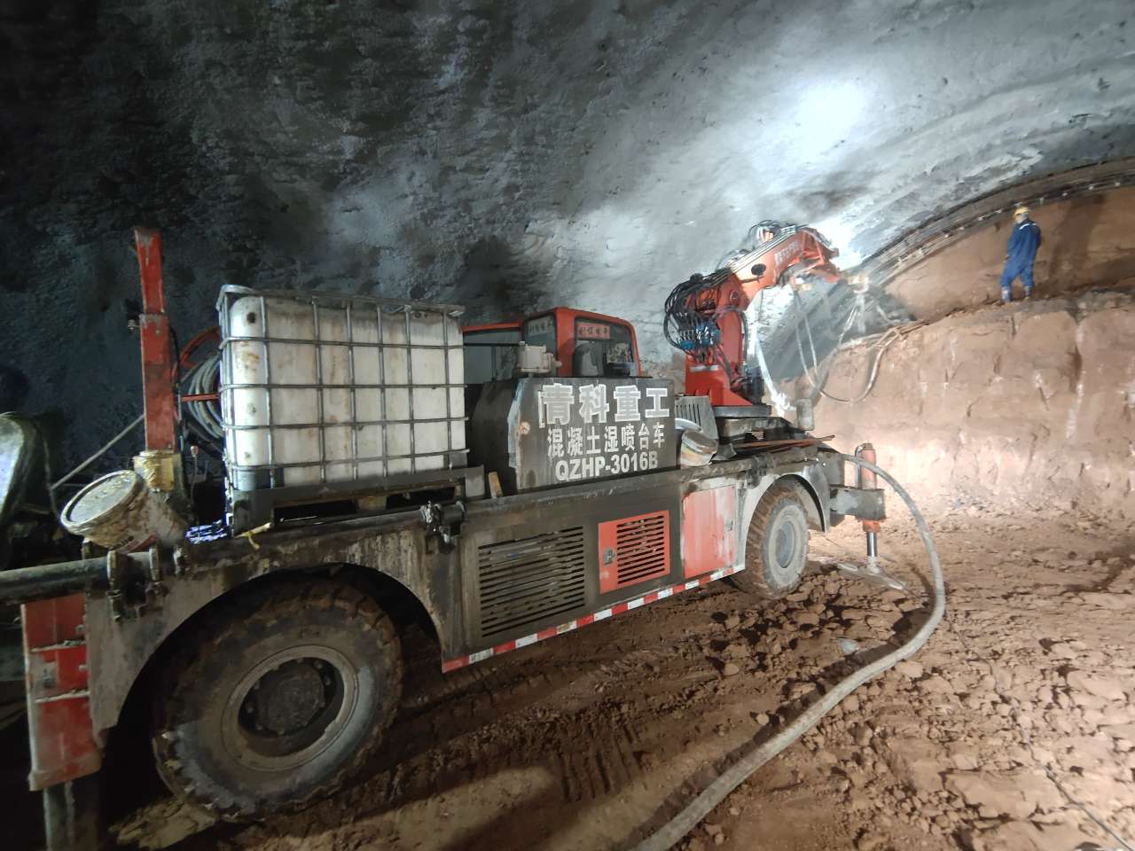 湿喷台车 青科重工 混凝土泵