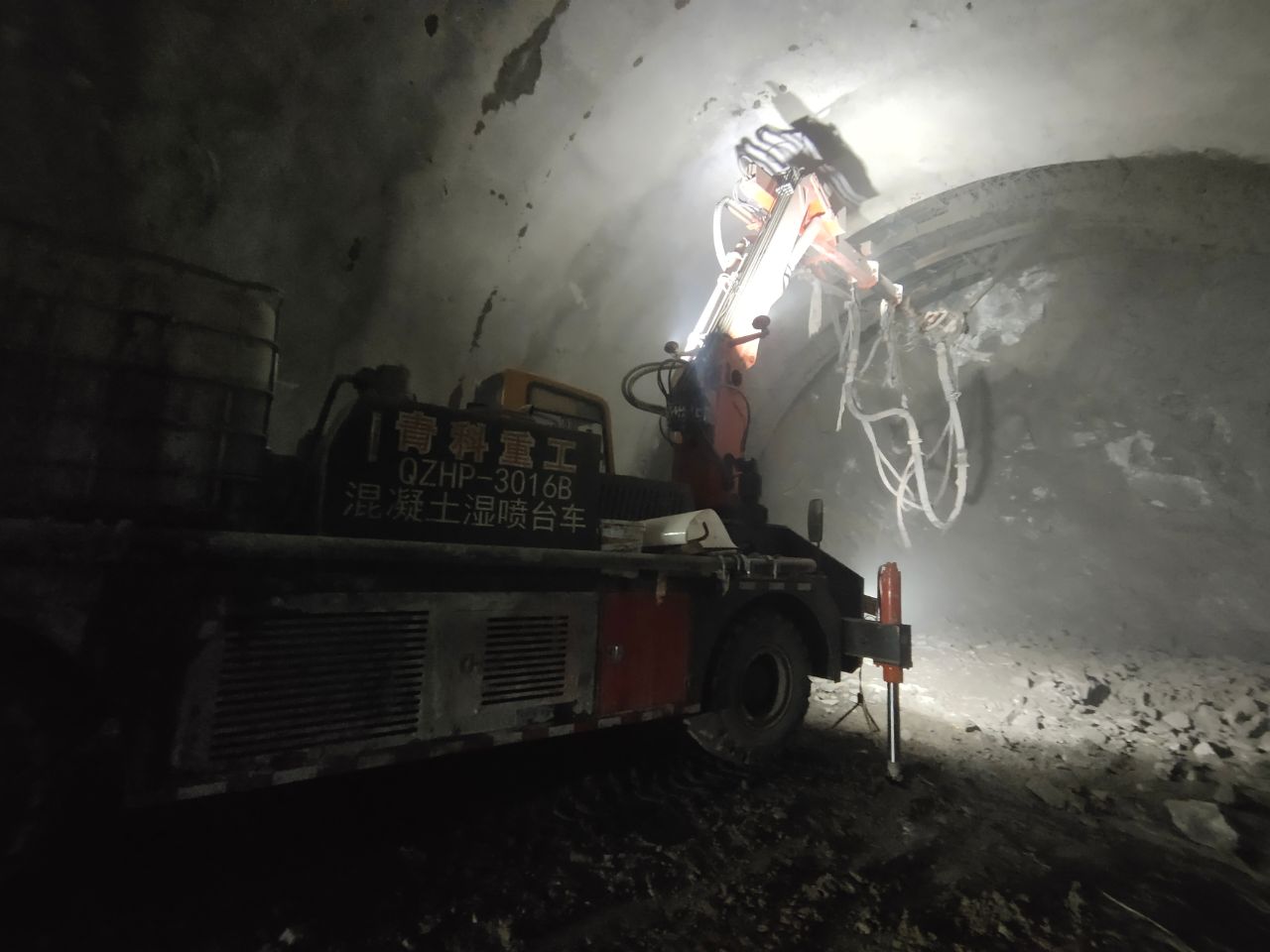 混凝土泵 湿喷台车 青科重工 混凝土泵 湿喷台车 青科重工